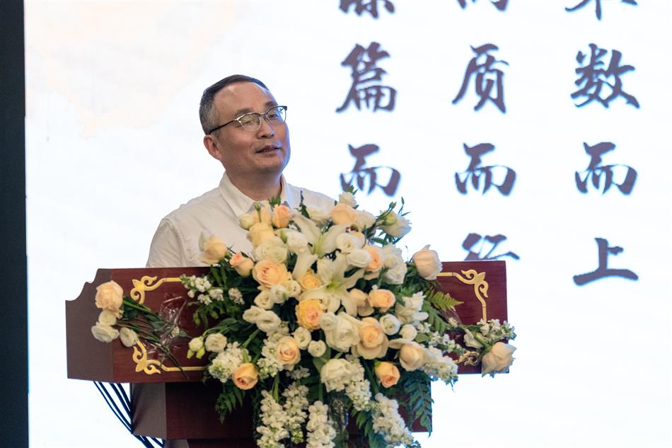袁董讲话图.jpg